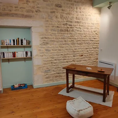 Le Logis De La Pierre Périgné