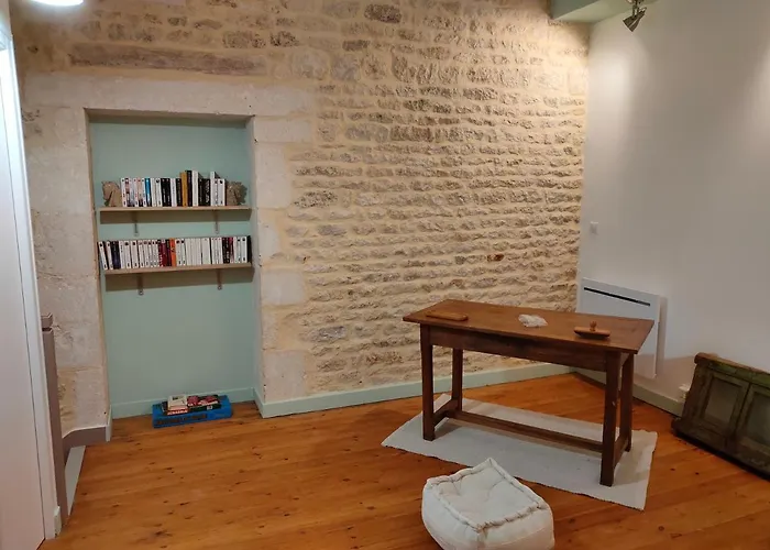 Le Logis De La Pierre Perigne